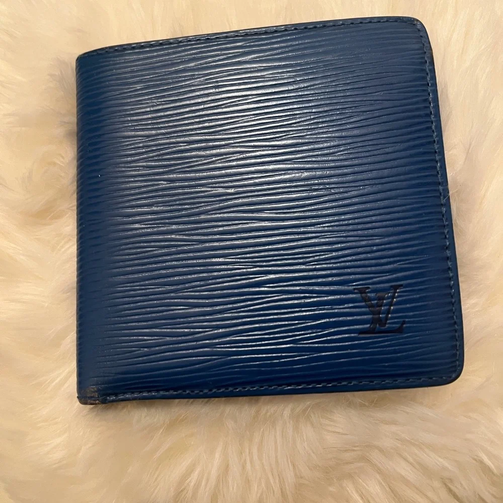 Louis Vuitton Epi Wallet - Picture 1 of 6